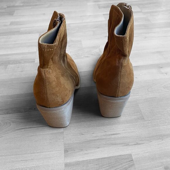 ABOUND Courtnee Western
Bootie Tan Chestnut Size 9 New - Picture 5 of 6